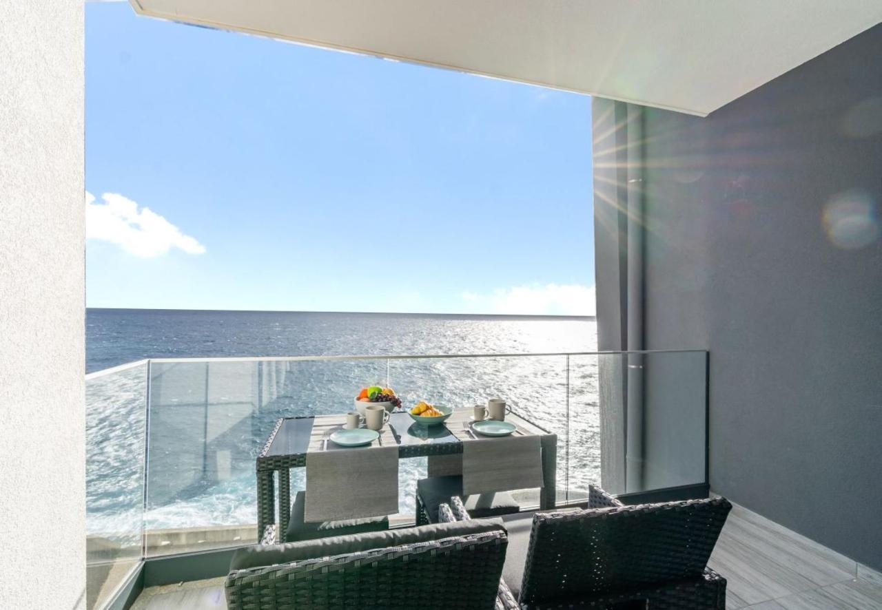 Sea View Balcony By Madeira Sun Travel Apartment Санта Крус Екстериор снимка